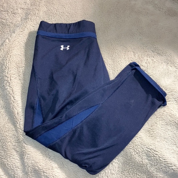 🔹4 for $30 Under Armour Crops, Small - Picture 1 of 7